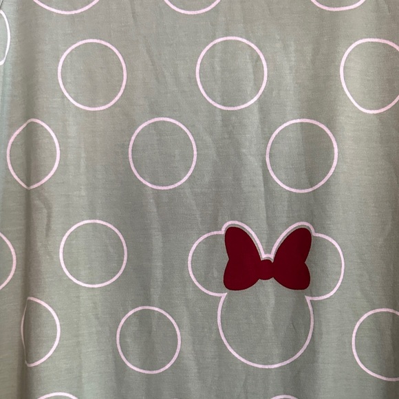 Disney Minnie Mouse LuLaRoe Green and Red Bow Accent Women's Tee - Picture 2 of 10